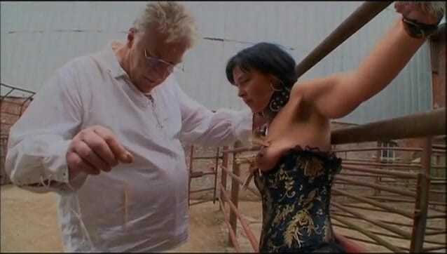 Absolute BDSM films - The original: Vecchio grandi tette umilianti nella fattoria
