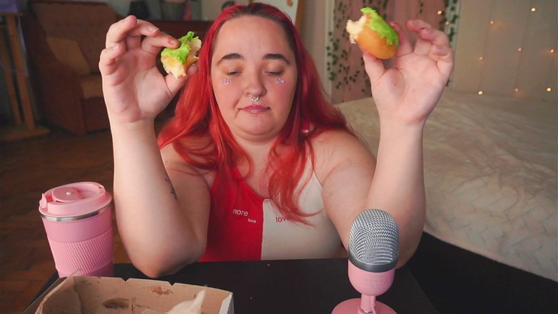 AssGives: Jedzenie pączków niestandardowe