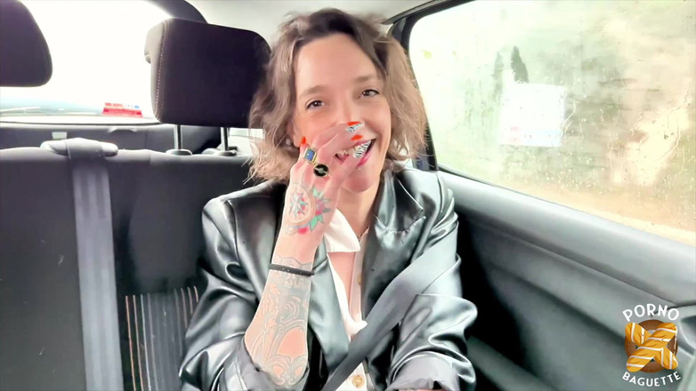 Porno Baguette: Lena, güzel esmer, büyük yarağı seviyor