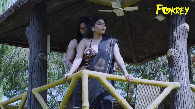 Triflicks: Outdoor Threesome Sex in Swiming Pool