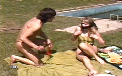 Slave Seks: Alla ragazza piace succhiare e viene sculacciata fuori.