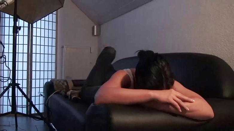 Big Dong Pleasures: Entzückende brünette milf wird in doggystyle-pose geknallt