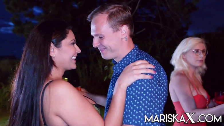 Mariska x: Mariskax - nena tetona Nelly Kent follada por el culo en...
