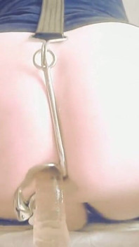 Juic cavalca il dildo e gancio anale nel mio culo 2