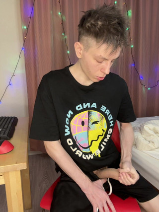 Morflot24: Thủ dâm nhanh chóng làm cho con cu 23cm phun khắp...