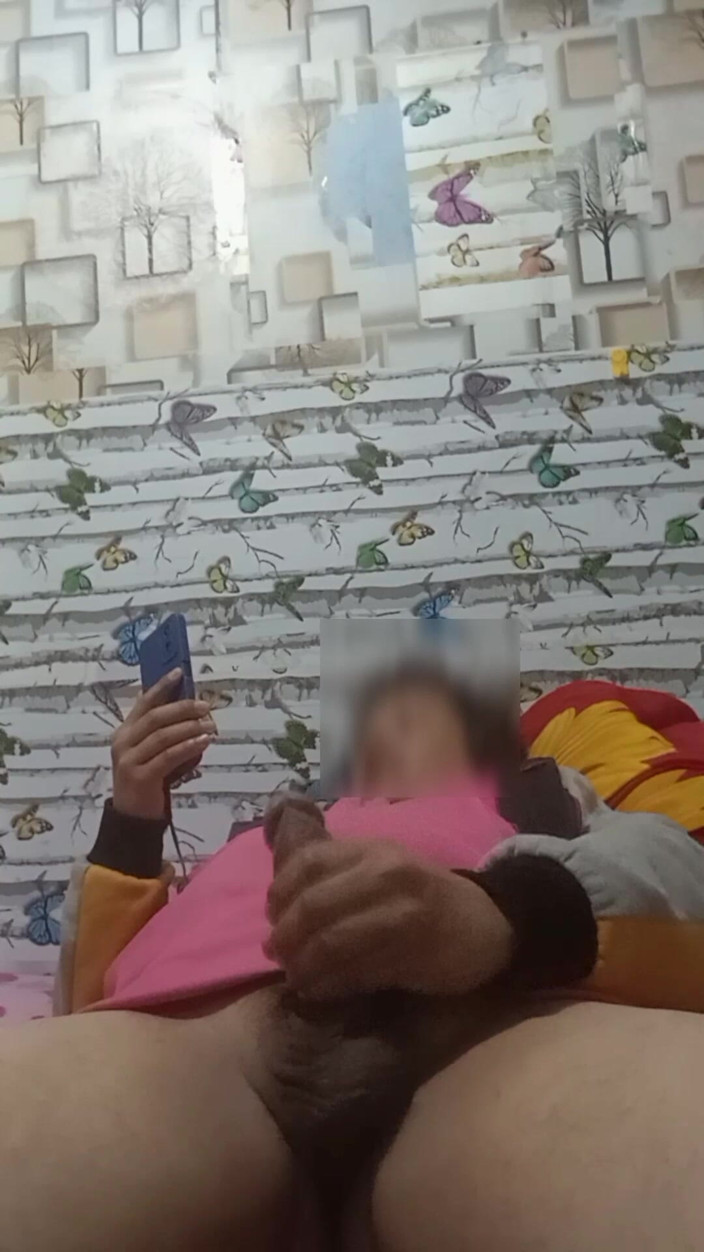 Talahib23: Sahabatmu yang suka ngocok kontol sambil nonton bold.