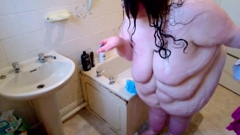 SSBBWLadyBrads: Sbbw se snaží vykoupat, může se vejde?