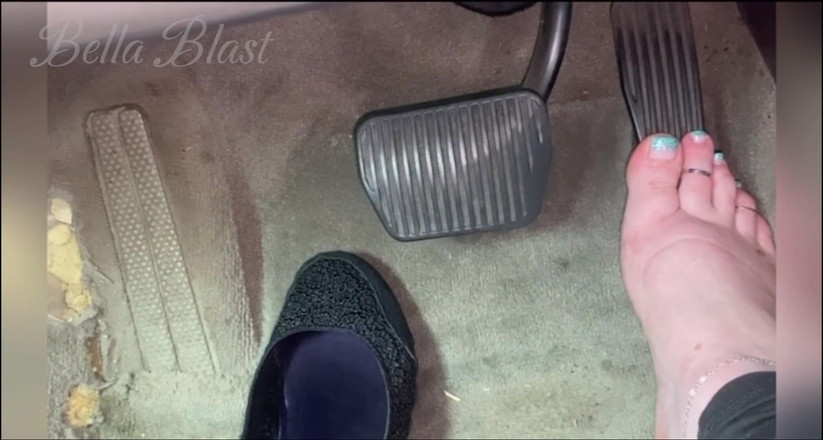 BellaBlast: Pedalspel: Snabb hastighet och ryckinstruktioner med stora fötter, full kontroll