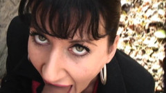 Rosen video productions: Sexy svůdná brunetka miluje stříkání na sexy spunk kouřením ptáka
