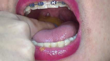 Angel eyes studio: 私は桃の巨大な塊を飲み込みました