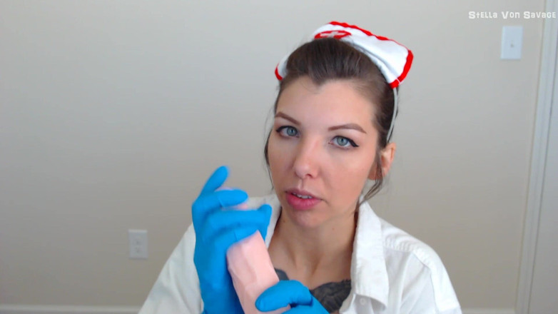 Stella Von Savage: 病気の看護師がラテックス手袋をはめたままフェラチオをする