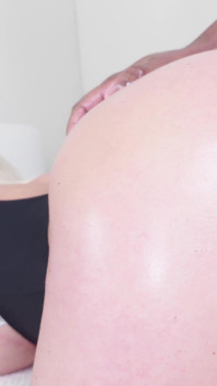 Ma chatte squirteuse se fait éjaculer dessus trois fois en se faisant baiser !! - Triple creampie avec une grosse bite noire en 4k