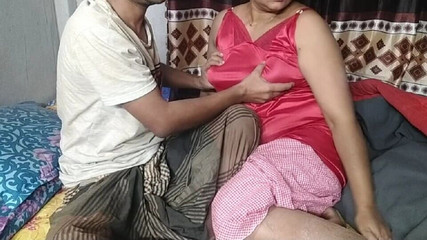 Hot_wife999: Un mari desi et sa femme, couple de gros bobs,...