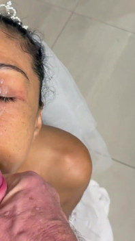 Latina-braut Will, Dass Du Ihr Gesicht Mit Deiner Sahne Bemalst