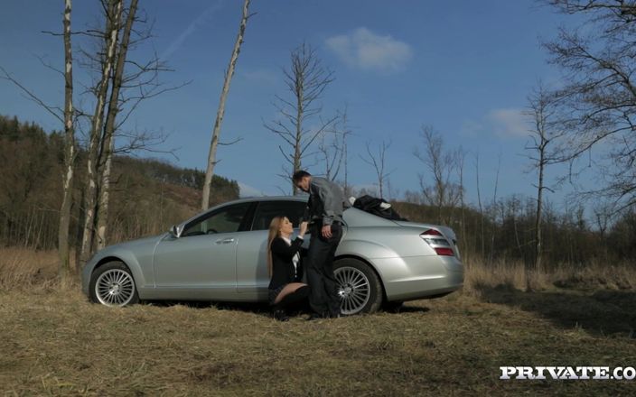 Private.com: Alexis Crystal bú cu và được đụ trong xe hơi