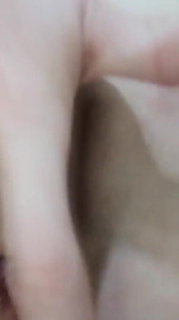 湿润的身体，湿润的胸部，湿润的阴户和湿润的高潮