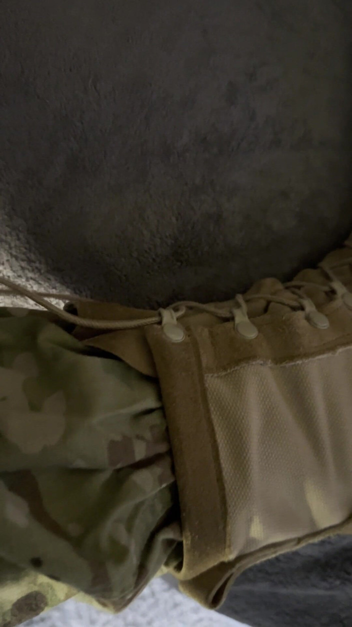 Gay Soldier Stuff: 制服を着た兵士 - 24時間勤務の後 - 私の大人のおもちゃの1つを叩く時間 - 熱い絶頂、ホットブーツ!