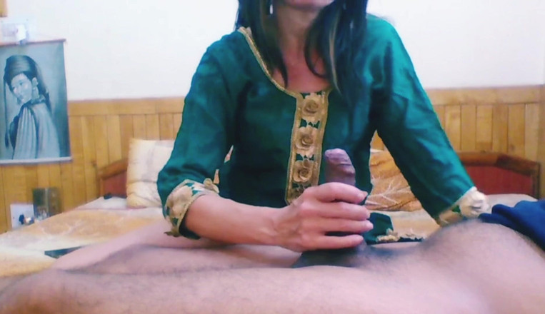 Bolly Karma: 和热辣的漂亮女友的睡前性爱