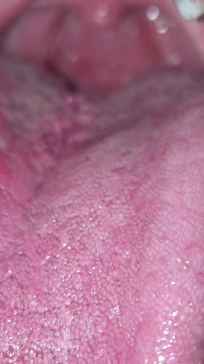 AngYourDirtyCanadian: Uvula Play: Boca profunda de perto?