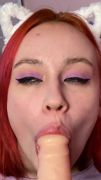 Kitty Girl rucha się z naturalnym kutasem