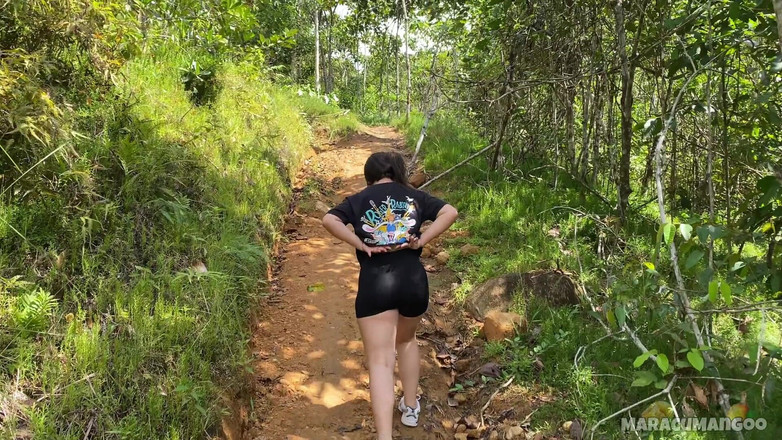 Maracumangoo: O întâlnire într-un loc magic și îndepărtat cu un aventurier se termină în sex în aer...