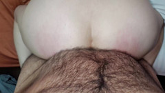 AlwaysHornyCouple: Psst... Vaši rodiče nás uslyší šukat!! Jeho rodiče sledují film v...