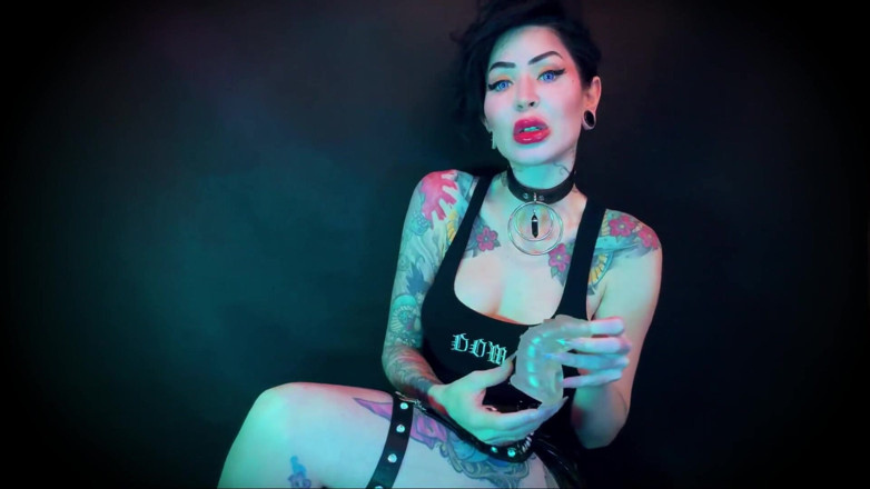 Baal Eldritch: Portez la cage de chasteté clitoy pendant un mois, rétrécissons...