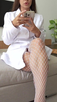 A Doctor's Visit to the House Ended in Hot Sex Missionary Doggy