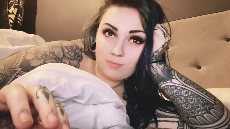 Miss Valentina: Wiadomości do innego faceta ignorują