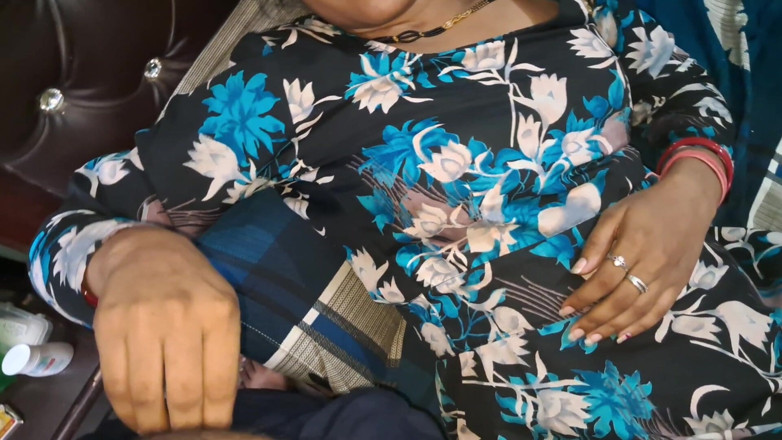 xshika: La moglie indiana kavya fa un pompino sborrata sulle tette