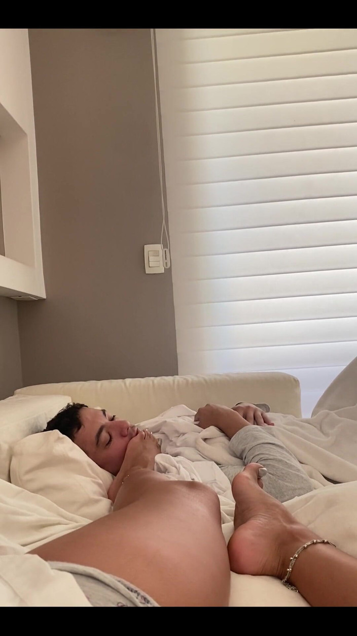 KiffaFeet: 亲吻我的脚趾