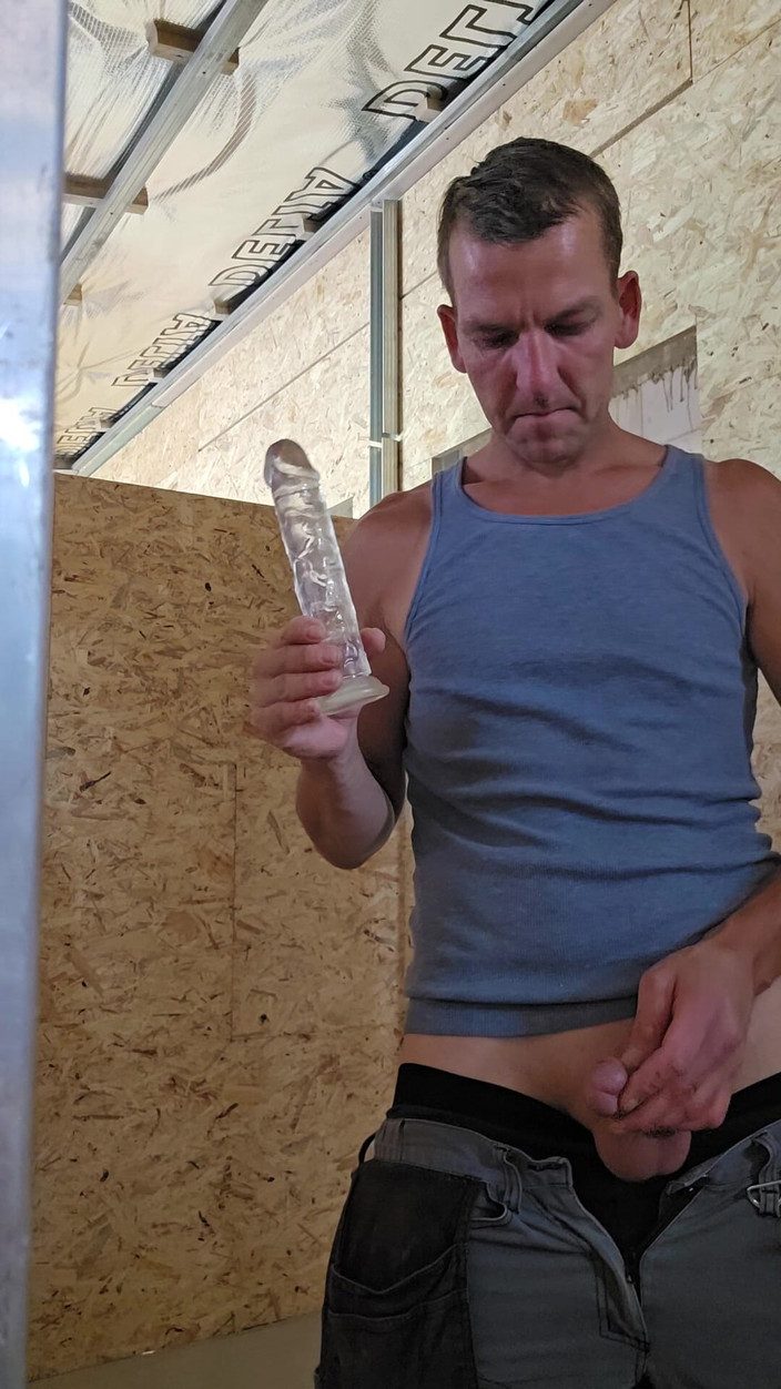Chris_snoopy_91: 建筑工地的热辣一天 第7/9部分指法，假阳具口交，假阳具操逼