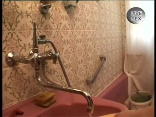 Horny Two really wet MILFs: Tante nakal lagi asik nyepong kontol di kamar mandi