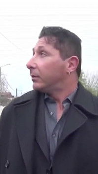 Dojrzała milf przekonuje swojego mistrza, aby pozwolił jej mieć dom w zamian za zawsze rozciągniętą cipkę dla niego
