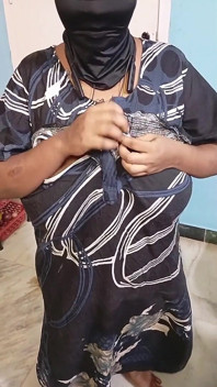 Tante india dengan besar yang aduhai