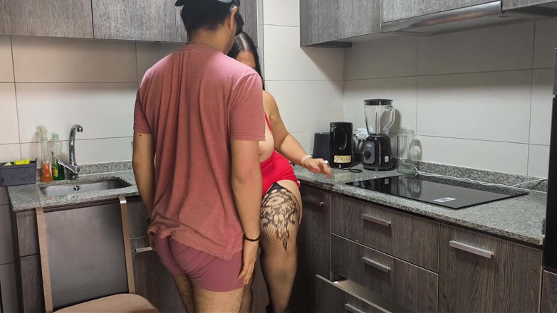 Riderqueen: MILF awek montel dikongkek di dapur