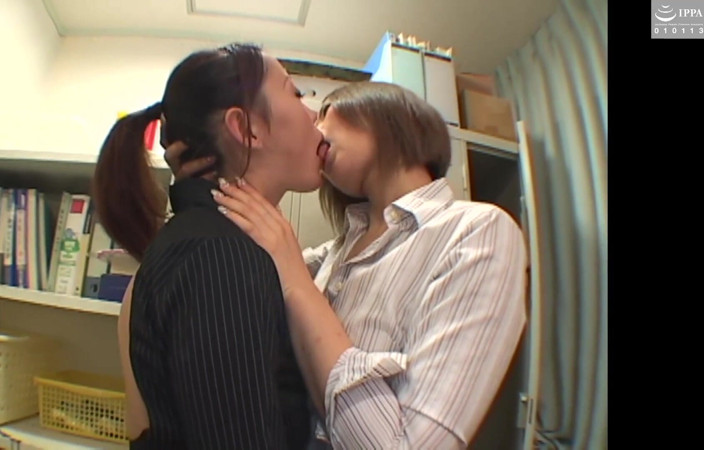 EAGLE Global: Lesbiană profundă