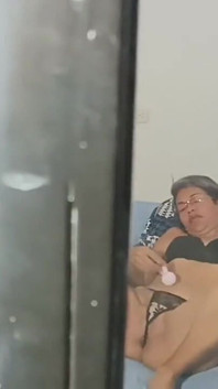 あなたの義理の息子が彼の巨根であなたを驚かせたとき、それはどのように自慰行為ですか