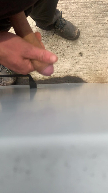 Jesper Sensual: Lui fa cadere la pipì.