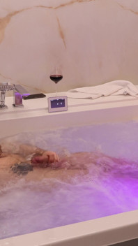 Hairy Muscle Stud: Luxury Jacuzzi Strip & Raw Jerk off - 4K Bodybuilder Solo