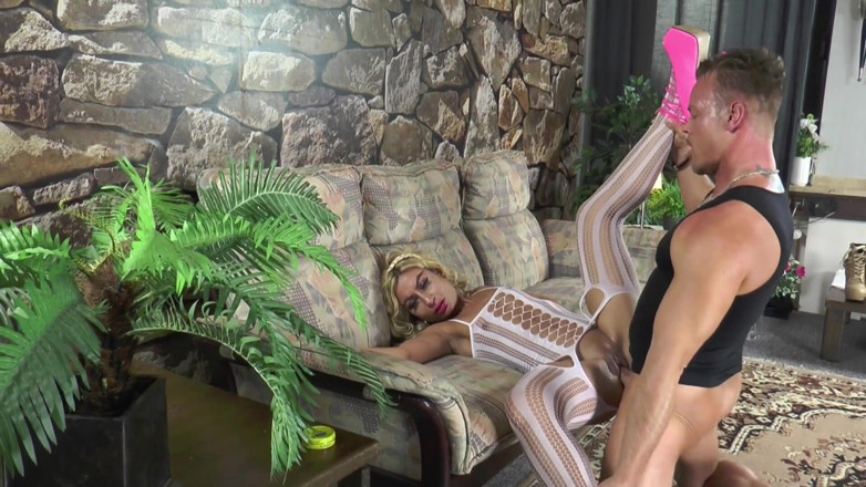 MMV Deutschland Porno: Sexy blondýnka v punčochách je postříkaná na obličej