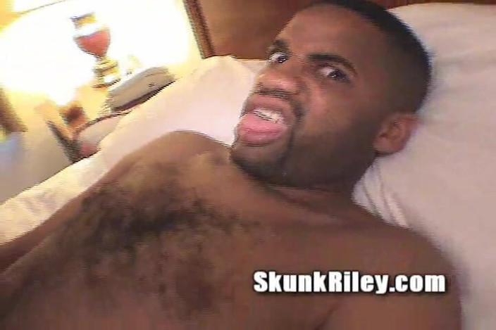 Skunk Riley: Escancarada buceta bbc branca cadela babs explodiu com preto boner...