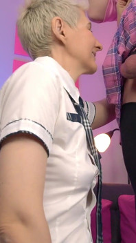 เลียมัน! ดมมัน! เอาเข้าไปในปากเลย!