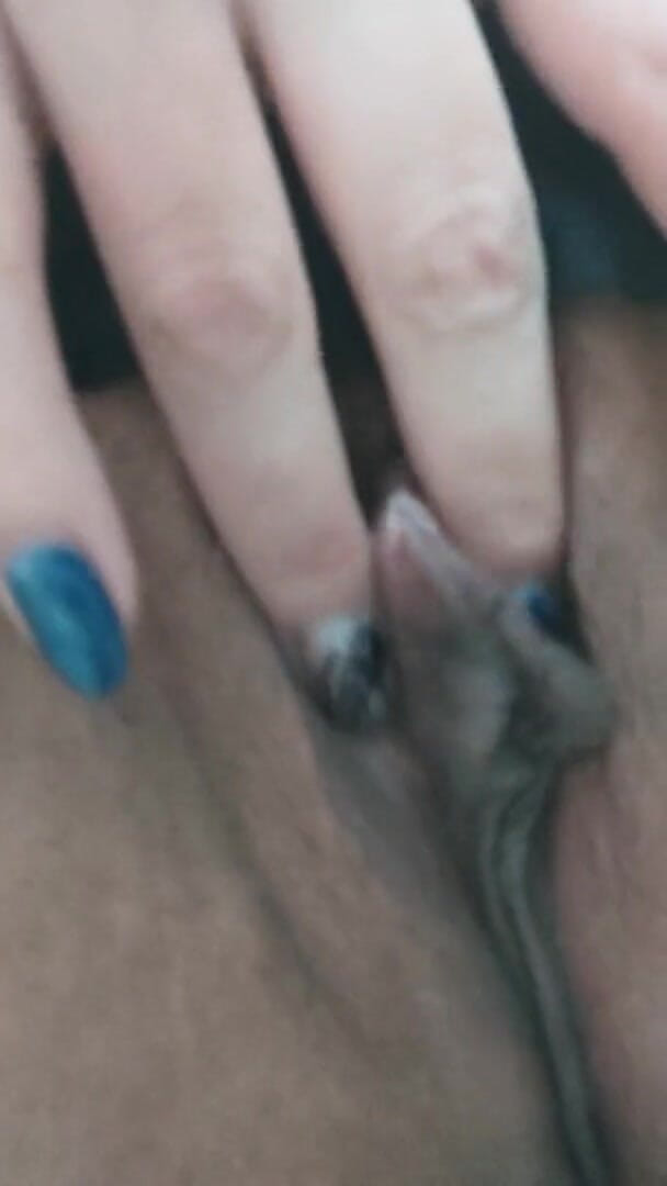 Mommy Inna: Your sweet stepmom caresses her juicy pussy