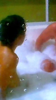 Garabas dan olpr muncrat di jacuzziku