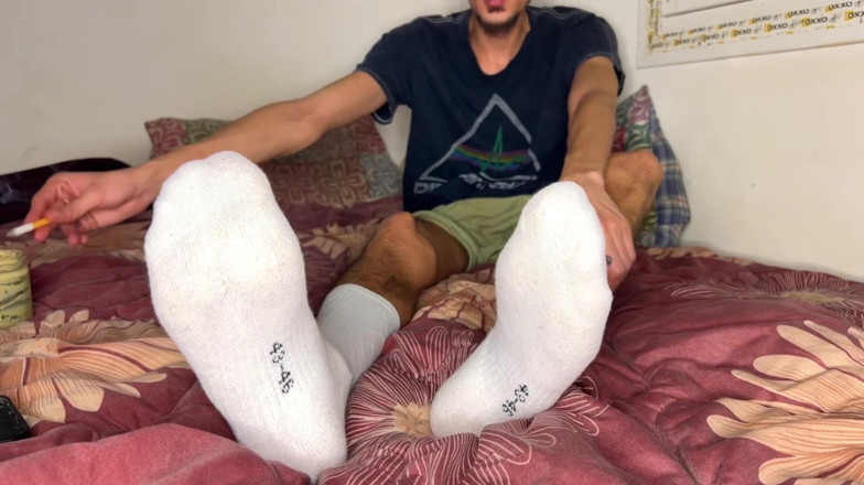 ARAB HUNG TWINK: Come Worship My Twink Feet and Cock and Watch Me...