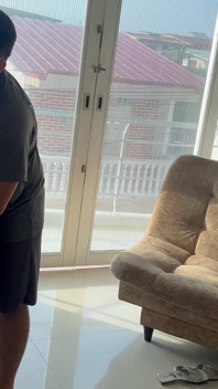 I Fuck the Stepdaughter of a Blind Man Next to Him, Semen Falls on Him and He Thought It Was Cream