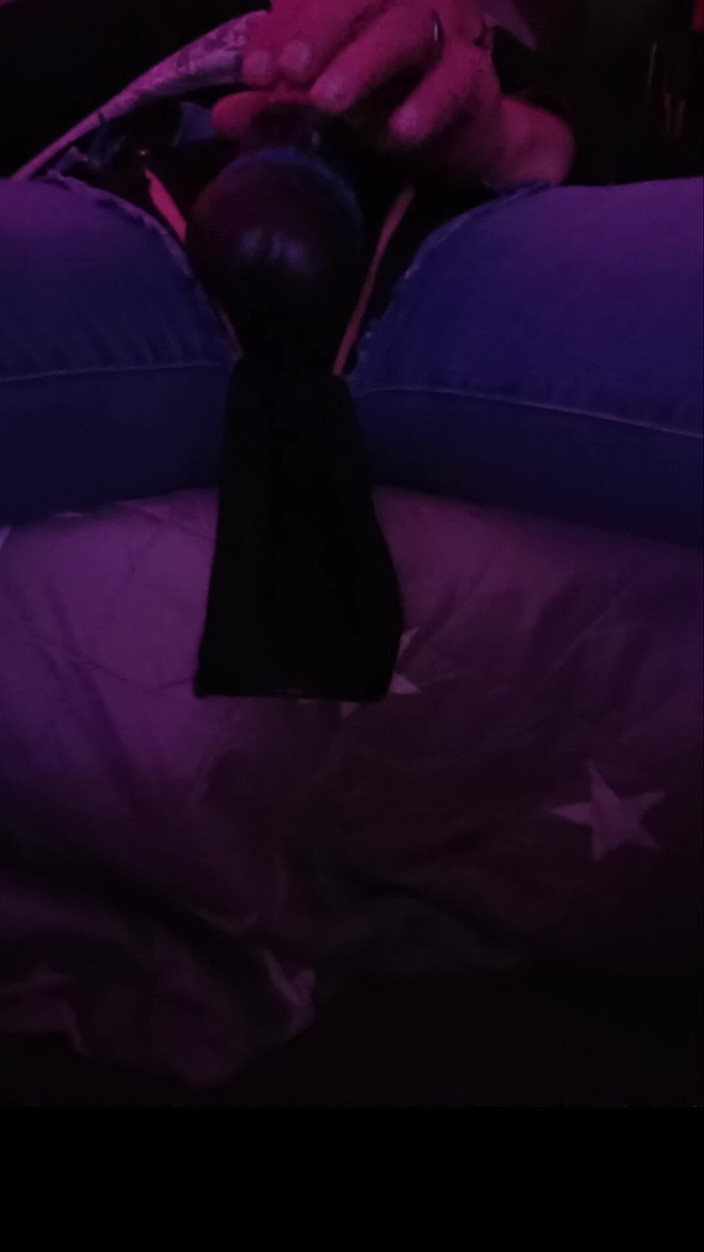 JeansdadXL: Tatăl vitreg se distrează în camera mea după petrecere