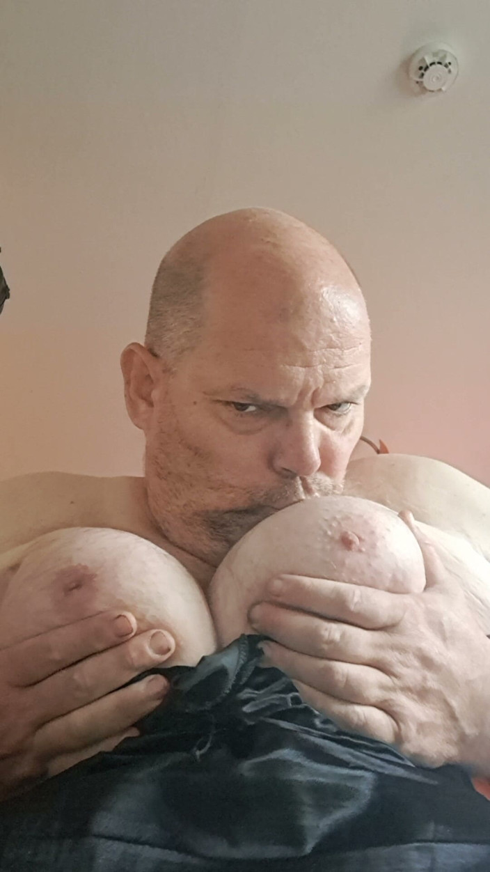 Fickspecht: Dziwka I Jej Piersi