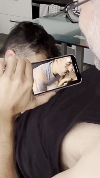 Deepthroatxxxl lutscht riesigen schwanz von papi chris Derimm